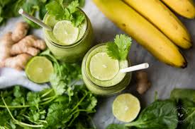 Courtney Robertson Reveals Her Green Smoothie Recipe - by Courtney Robinson